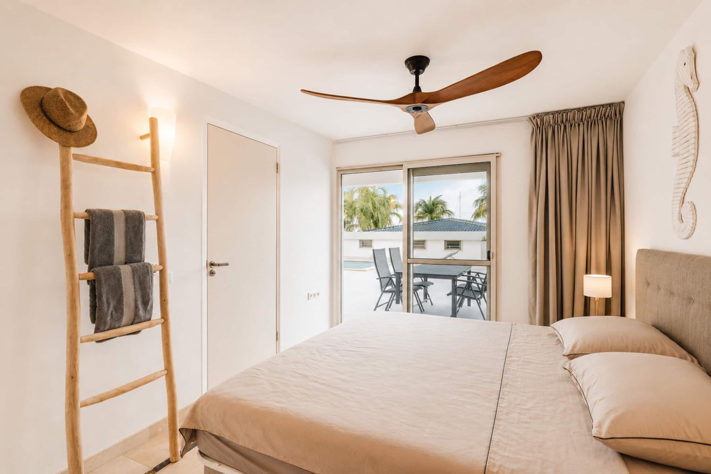 Second bedroom with king-size bed and terrace door